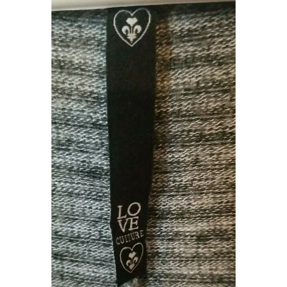 keyhole scoopneck top by love culture, Junior's Shirt, size medium - Picture 5 of 5